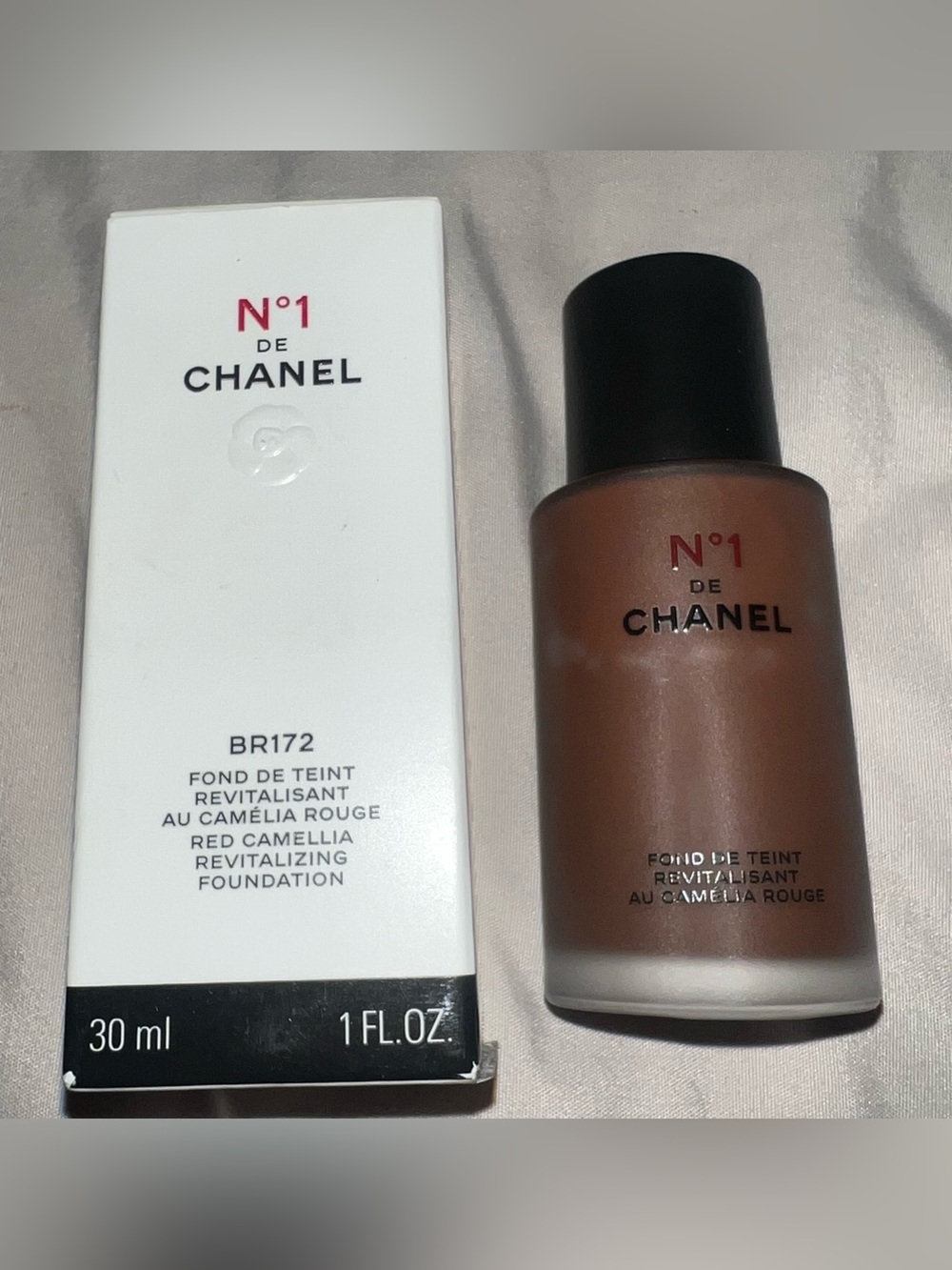 CHANEL N°1 de CHANEL Foundation - Deep Brown Shade BR172 new with box